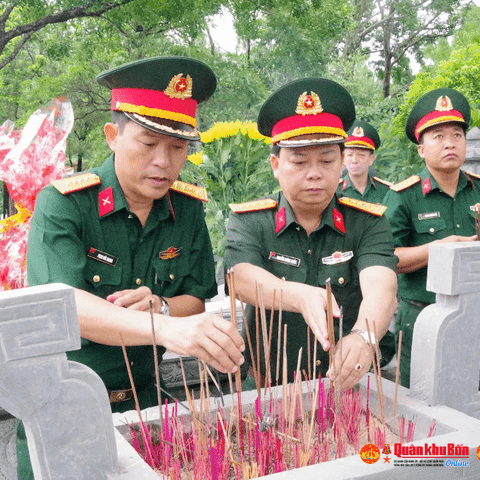 Sư đoàn 968: Dâng hương tri ân liệt sĩ