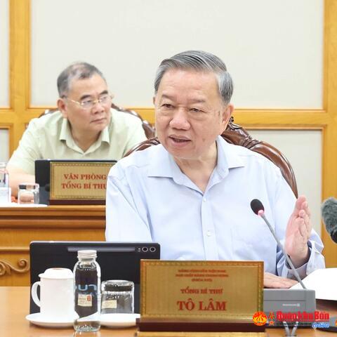 Tổng Bí thư: Khuyến khích cán bộ còn tuổi làm việc, giữ nguyên số cấp phó sau sáp nhập