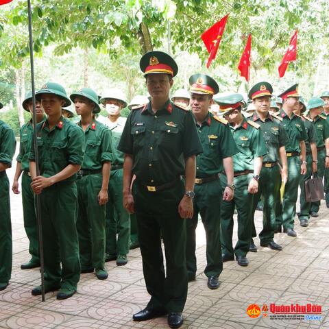 Lữ đoàn Công Binh 414 và Trung đoàn 841, Bộ CHQS tỉnh Hà Tĩnh tổ chức hành quân dã ngoại kết hợp làm công tác dân vận