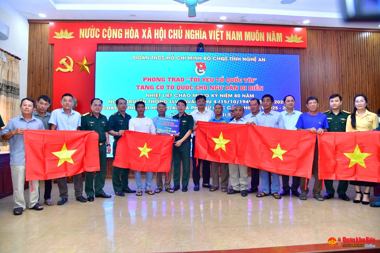 Bộ Chỉ huy Quân sự tỉnh Nghệ An: Đồng hành cùng ngư dân vươn khơi bám biển