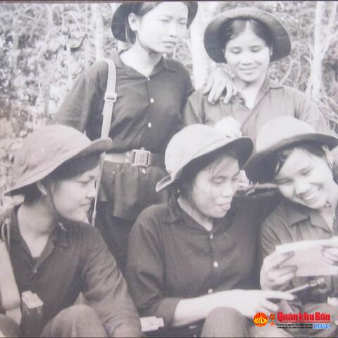 Những bông "hoa lửa" bên dòng Hương Giang