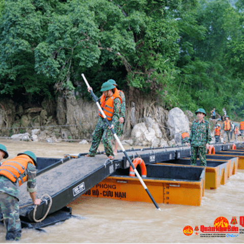 Trung thành tuyệt đối, liên tục tiến công, dân mến đảng tin, vượt mọi khó khăn, mở đường thắng lợi