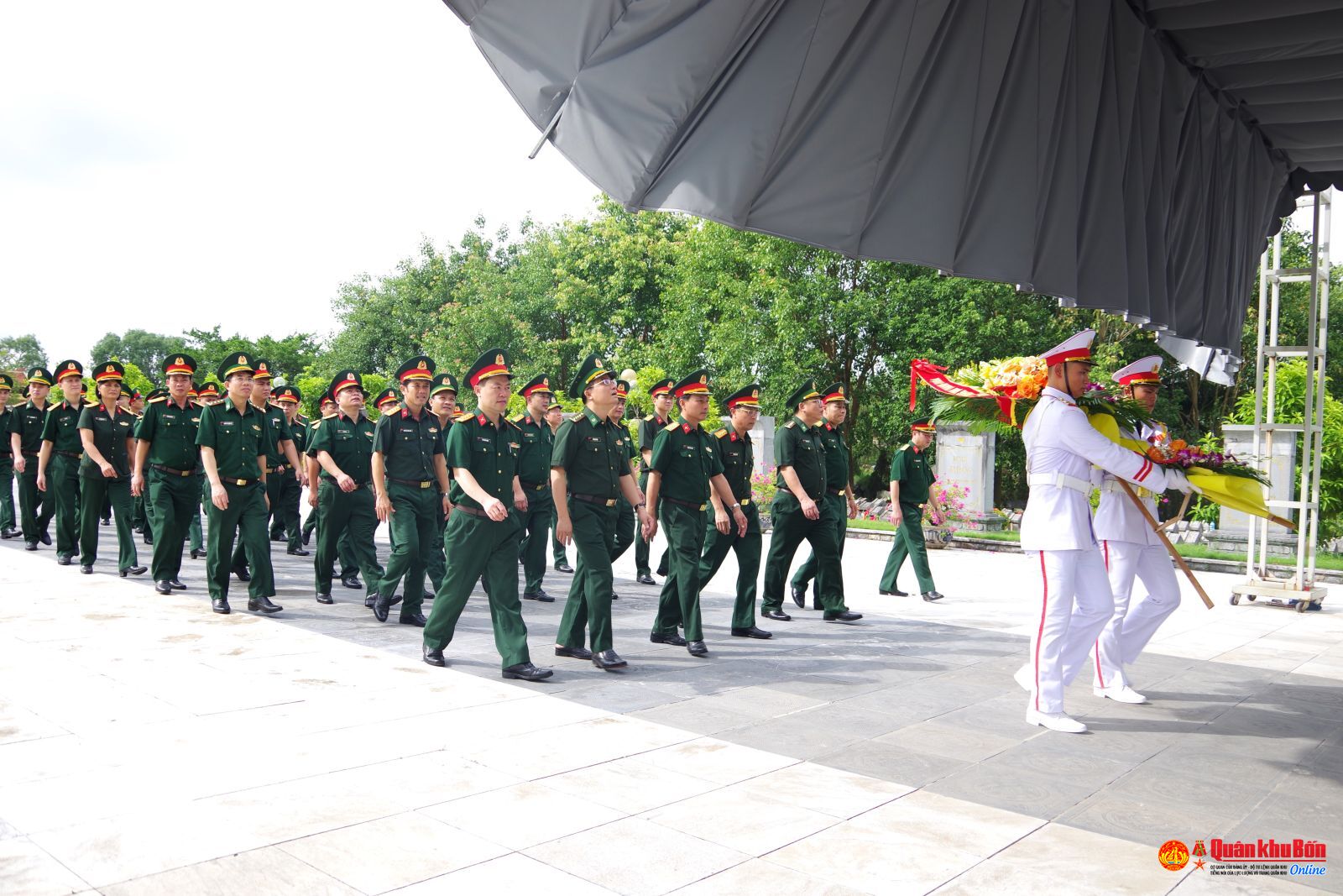 Báo công nhân kỷ niệm  80 năm Ngày truyền thống