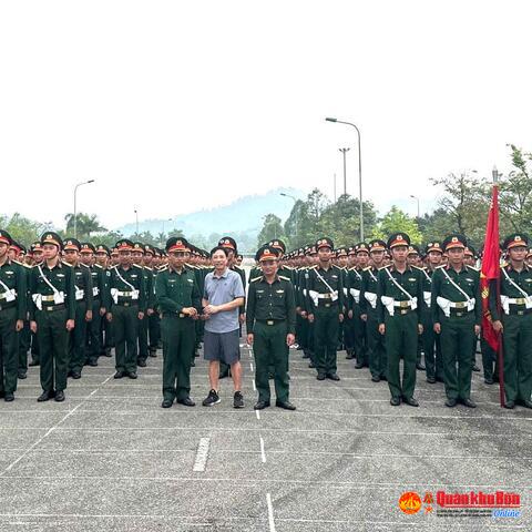Thượng úy Lê Văn Bình nhặt được trả lại 4,2 triệu đồng cho người đánh rơi