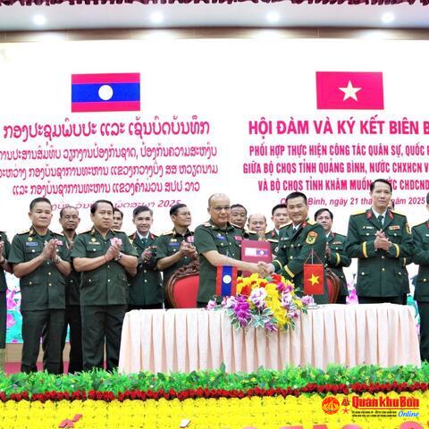 Bộ CHQS hai tỉnh Quảng Bình (Việt Nam) - Khăm Muồn (Lào) ký kết biên bản phối hợp thực hiện công tác quân sự, quốc phòng