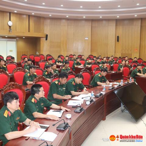 Bộ Tham mưu Quân khu 4 quán triệt, triển khai thực hiện Nghị quyết của Bộ Chính trị và Quân ủy Trung ương.