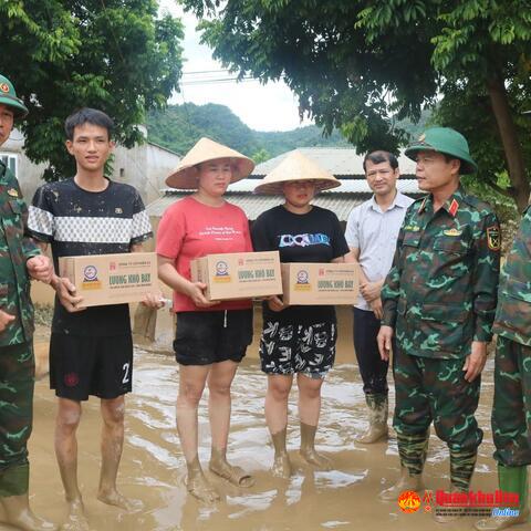 Bộ đội Cụ Hồ tỏa sáng nơi tâm lũ Con Cuông