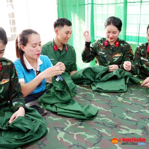 Hội Phụ nữ Bộ Chỉ huy Quân sự tỉnh Quảng Bình: Phối hợp tổ chức hoạt động thăm, tặng quà chiến sỹ mới