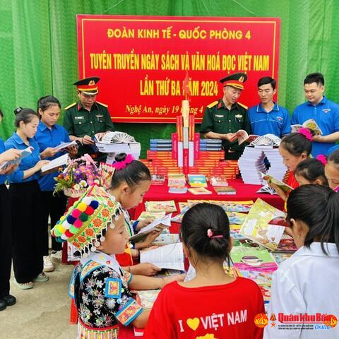 Sôi nổi Ngày sách và Văn hóa đọc Việt Nam tại Đoàn Kinh tế - Quốc phòng 4