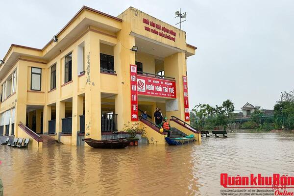 “Mái nhà chung” an toàn, ấm áp của người dân trong tâm lũ