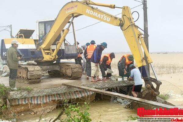 Quân khu 4 huy động tối đa lực lượng, khẩn trương giúp nhân dân thành phố Huế khắc phục hậu quả mưa lũ