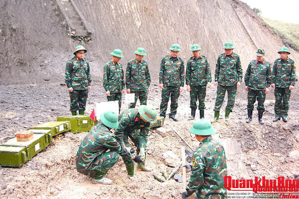 Cục Hậu cần – Kỹ thuật, kiểm tra công tác xử lý đạn dược cấp 5 tại Kho Kỹ thuật K2