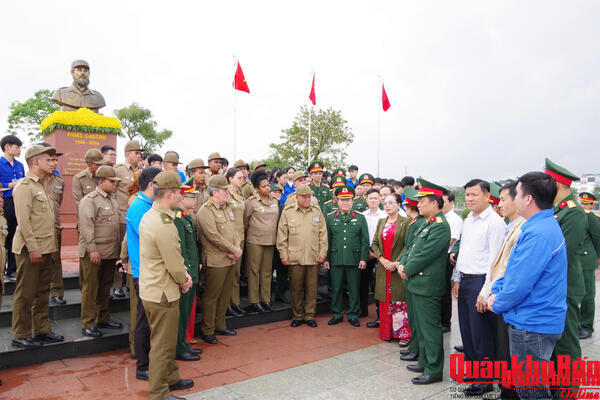Đoàn sĩ quan trẻ Bộ các lực lượng vũ trang cách mạng Cuba thăm, giao lưu tại tỉnh Quảng Trị