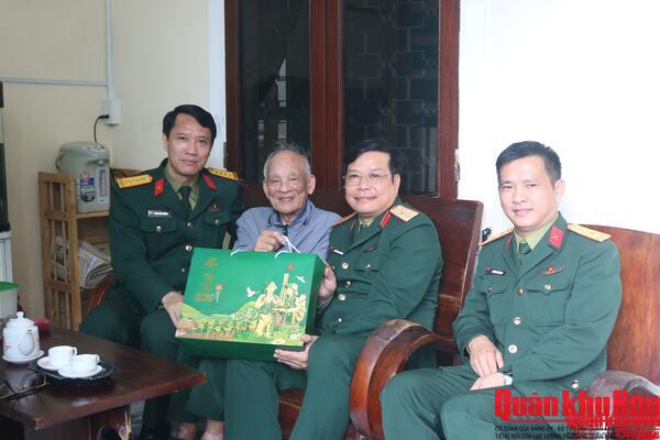 Thiếu tướng Ngô Nam Cường, Phó Tư lệnh Quân khu 4  kiểm tra và chúc Tết các cơ quan, đơn vị trên địa bàn thành phố Huế