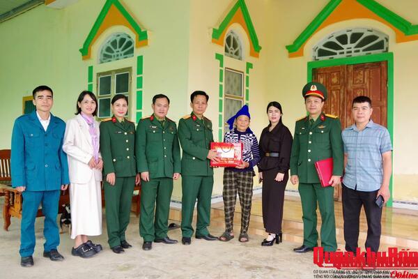 Lữ đoàn Tăng – Thiết giáp 206 thăm, tặng quà các gia đình chính sách, gia đình có hoàn cảnh khó khăn