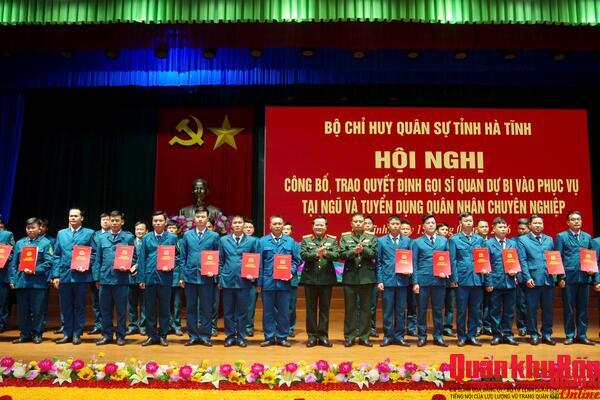 Quân khu 4: Công bố trao quyết định cán bộ cấp xã