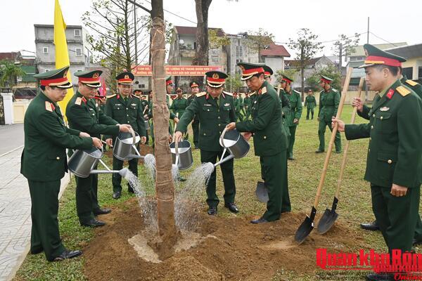 Bộ Tư lệnh Quân khu 4 hưởng ứng "Tết trồng cây Đời đời nhớ ơn Bác Hồ”