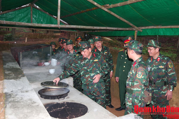 Lữ đoàn Thông tin 80 (Quân khu 4) luyện tập chuyển trạng thái sẵn sàng chiến đấu