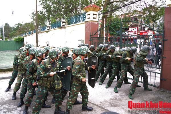 Cơ quan Quân khu 4 luyện tập phương án sẵn sàng chiến đấu bảo vệ bầu cử