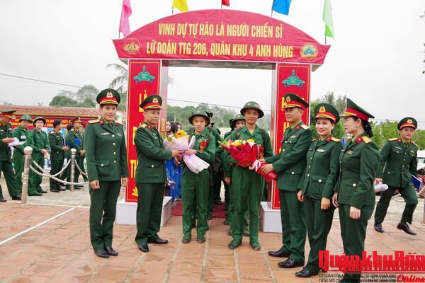 Chiến sĩ mới Lữ đoàn Tăng – Thiết giáp 206 tự tin trong môi trường mới