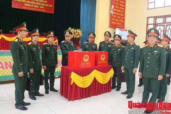 Thiếu tướng Lê Văn Vỹ kiểm tra công tác chuẩn bị bầu cử tại các đơn vị trên địa bàn tỉnh Thanh Hóa