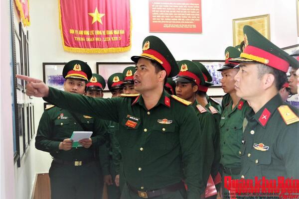 “Tiếp lửa” truyền thống cho chiến sĩ mới