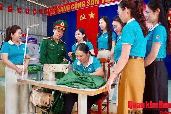 Lữ đoàn Tăng – Thiết giáp 206 phối hợp tổ chức chương trình động viên chiến sĩ mới