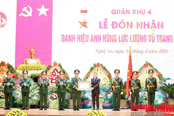 Quân khu 4: Đón nhận danh hiệu Anh hùng lực lượng vũ trang Nhân dân