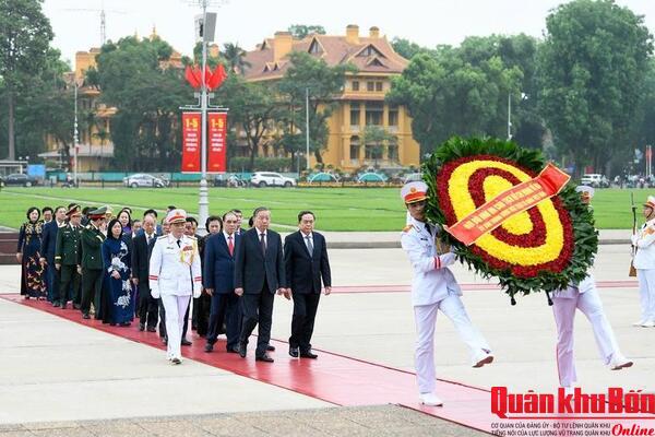 Lãnh đạo Đảng, Nhà nước vào Lăng viếng Chủ tịch Hồ Chí Minh nhân kỷ niệm 51 năm Ngày Giải phóng miền Nam, thống nhất đất nước