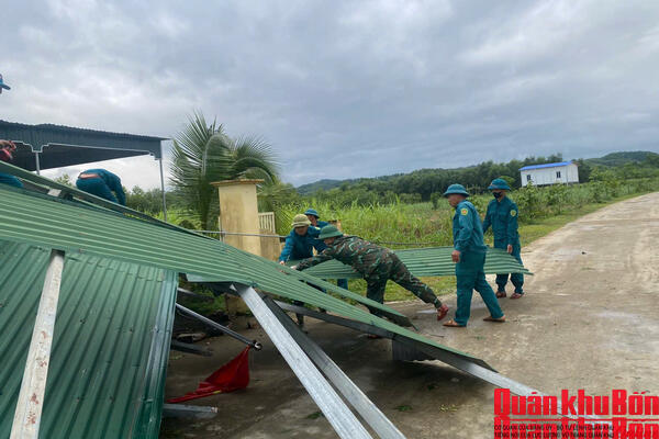 Nghệ An: Huy động bộ đội, dân quân giúp Nhân dân khắc phục hậu quả dông lốc, mưa đá