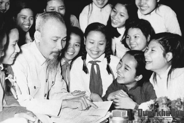 Tháng Năm nhớ Bác kính yêu