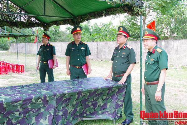 Thiếu tướng Lê Hồng Nhân kiểm tra kết quả huấn luyện và chuẩn bị kiểm tra “3 tiếng nổ” tại Sư đoàn 341