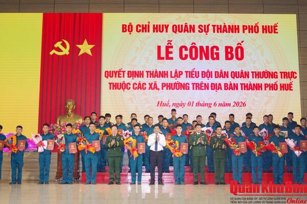 Thành phố Huế công bố quyết định thành lập 40 Tiểu đội dân quân thường trực