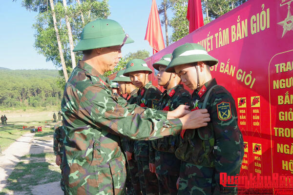 Tăng cường giáo dục chính trị ở Sư đoàn 341