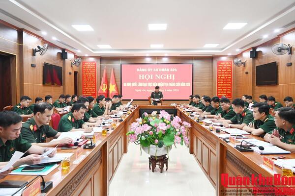 Thiếu tướng Đoàn Xuân Bường dự, chỉ đạo Hội nghị Đảng ủy Sư đoàn 324