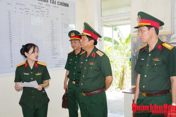 Tư lệnh Quân khu 4 kiểm tra tại Hà Tĩnh và Quảng Trị