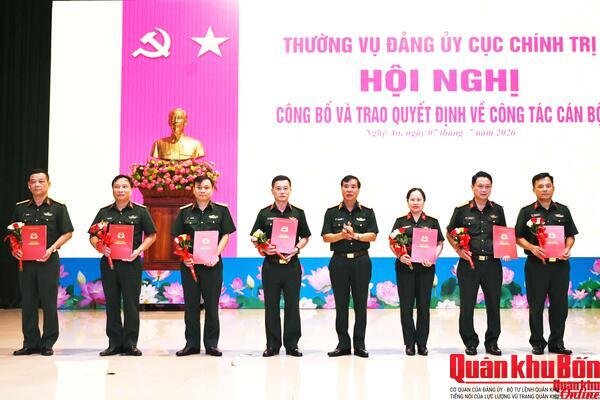 Cục Chính trị Quân khu 4: Trao quyết định nâng lương sĩ quan cấp bậc Thượng tá