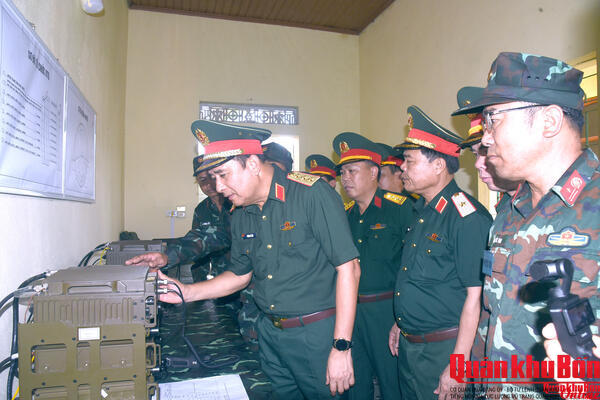Tổng duyệt Giao lưu Hữu nghị Quốc phòng biên giới Việt Nam - Lào lần thứ 3