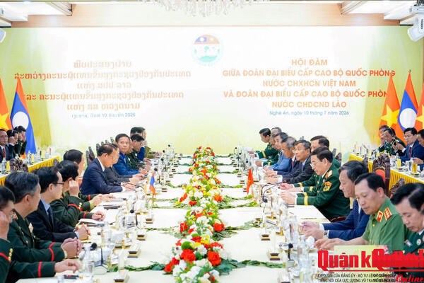 Hội đàm giữa Bộ trưởng Bộ Quốc phòng Việt Nam và Bộ trưởng Bộ Quốc phòng Lào