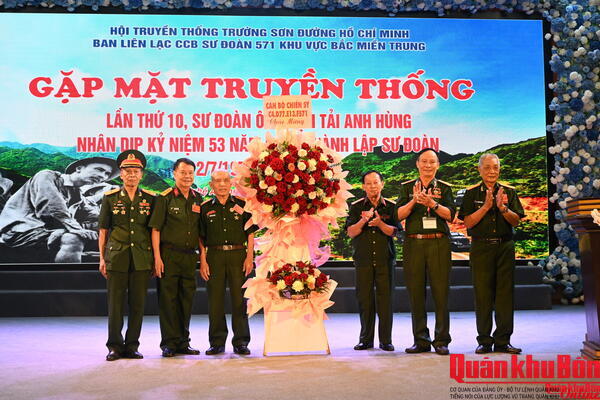 Gặp mặt truyền thống Sư đoàn ô tô vận tải 571