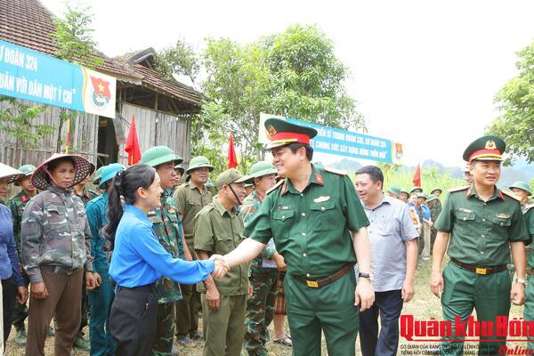 Cục Chính trị Quân khu 4 kiểm tra nhiệm vụ hành quân dã ngoại làm công tác dân vận tại Nghệ An