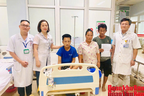 Bệnh viện Hữu nghị Đa khoa Nghệ An cứu sống nam sinh Lào