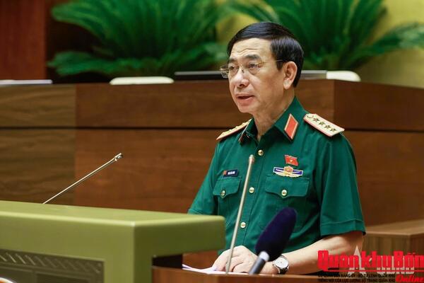 Đại tướng Phan Văn Giang trình 2 dự án luật thuộc lĩnh vực quốc phòng