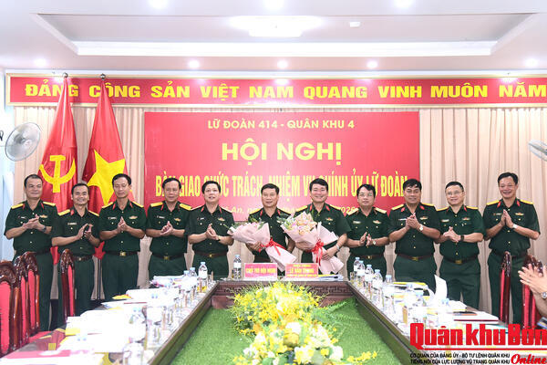 Bàn giao chức trách, nhiệm vụ Chính ủy Lữ đoàn Công binh 414