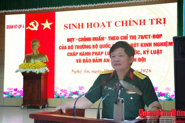 Đoàn Kinh tế - Quốc phòng 4 (Quân khu 4): Sinh hoạt chính trị “chỉnh huấn” theo Chỉ thị số 76 của Bộ Quốc phòng và rút kinh nghiệm chấp hành pháp luật, kỷ luật và bảo đảm an toàn.