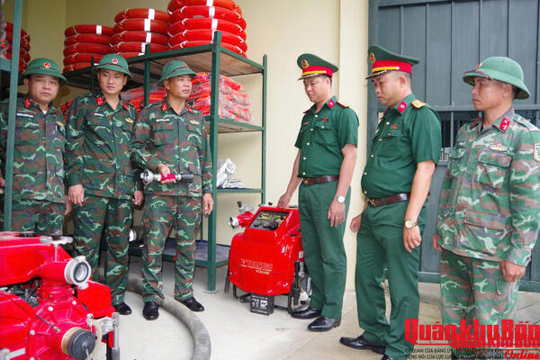 Sư đoàn 324 (Quân khu 4) kiểm tra vật chất, phương tiện sẵn sàng cơ động phòng, chống bão lụt