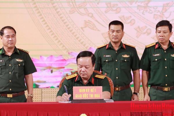 Bộ Chỉ huy Quân sự thành phố Huế phát động đợt thi đua cao điểm quyết tâm hoàn thành xuất sắc nhiệm vụ diễn tập