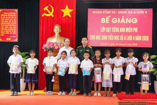 Đoàn Kinh tế - Quốc phòng 92, Quân khu 4: Bế mạc lớp học tiếng Anh miễn phí cho học sinh trên địa bàn