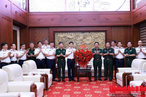 Bộ Tư lệnh Cảnh sát biển chúc mừng Trung tướng Đoàn Xuân Bường