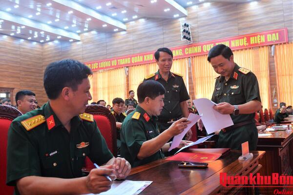 Trung tướng Đoàn Xuân Bường chỉ đạo kiểm tra nhận thức chính trị năm 2026